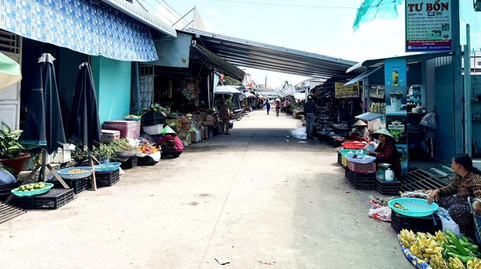 Mặt đường thông thoáng hơn sau khi lực lượng chức năng ra quân lập lại trật tự đô thị.