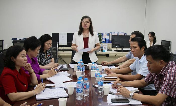  Đồng chí Lâm Thị Hương Thành chủ trì buổi làm việc. 