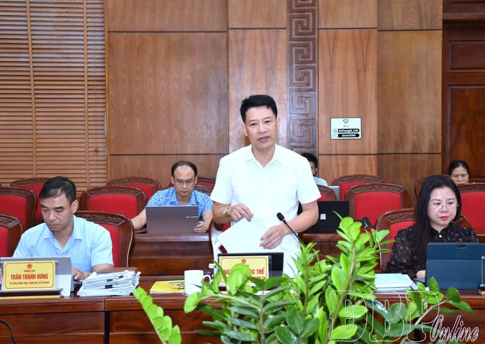 Lãnh đạo Văn phòng UBND tỉnh tham gia ý kiến tại phiên họp.