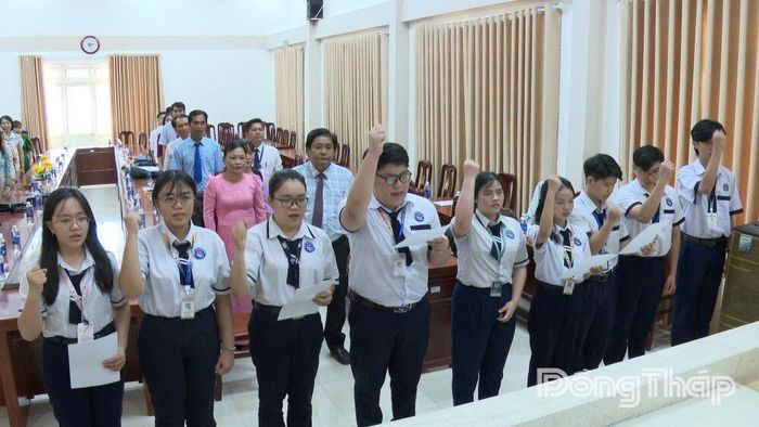 9 đảng viên là đoàn viên ưu tú lớp 12 của trường.