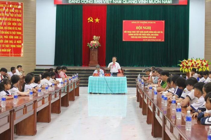 Quang cảnh buổi đối thoại. Ảnh: Vũ Chi
