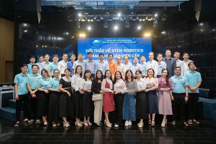 Hội thảo về STEM Robotist tại Trung tâm Quốc tế Khoa học và Giáo dục liên ngành - ICISE ở Quy Nhơn. Ảnh: H.T 