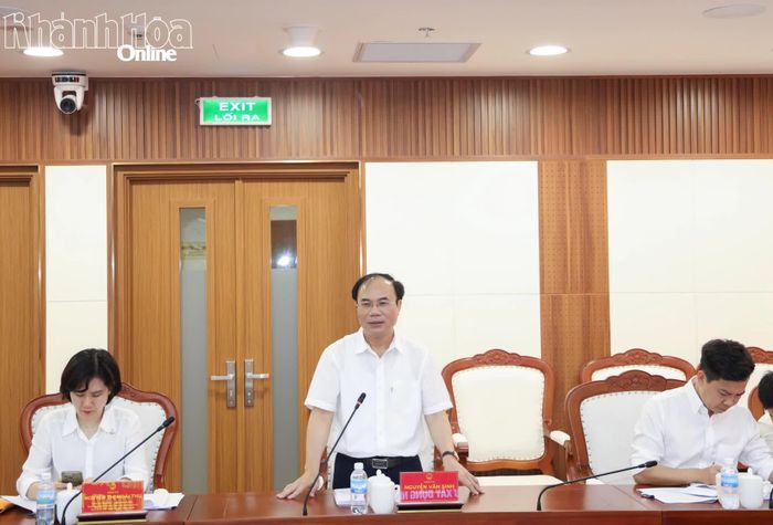 Thứ trưởng Bộ Xây dựng Nguyễn Văn Sinh phát biểu tại buổi làm việc.