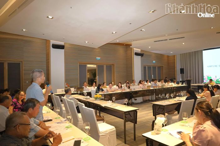 Đại biểu góp ý tại hội thảo.