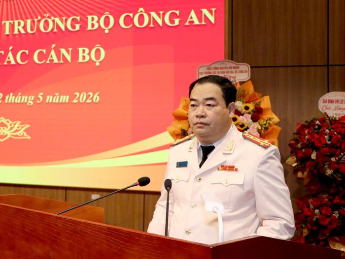 Tân Giám đốc Công an tỉnh Lai Châu Bùi Quyết Toán phát biểu nhận nhiệm vụ. 