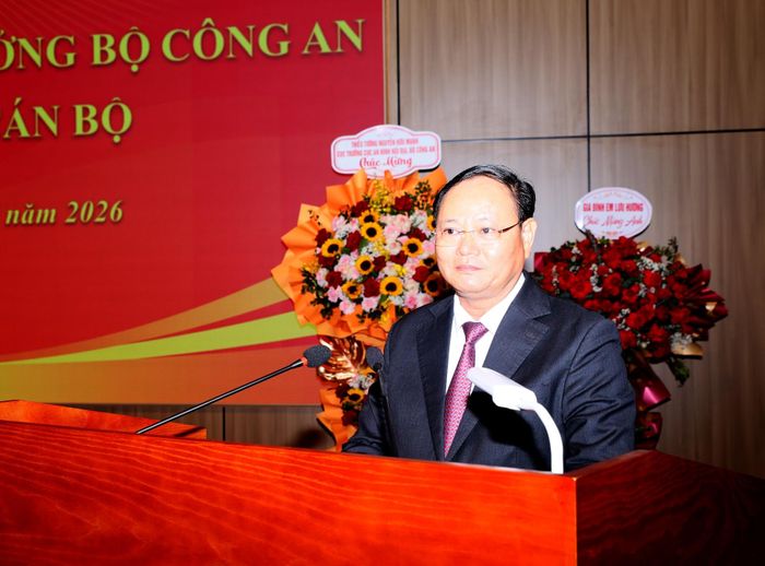 Đồng chí Lê Minh Ngân - Ủy viên Ban Chấp hành Trung ương Đảng, Bí thư Tỉnh ủy, Chủ tịch HĐND tỉnh phát biểu tại buổi lễ. 