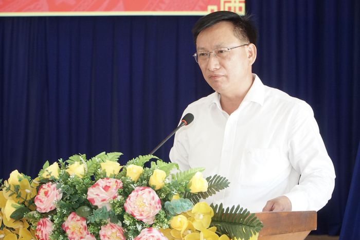 Lãnh đạo UBND xã Đạ Huoai 3 trả lời kiến nghị của cử tri