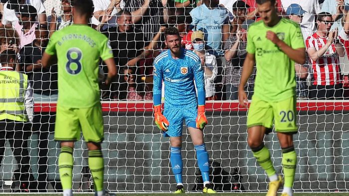 Thế giới bóng đá và sự tàn nhẫn với De Gea.