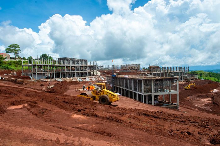 Công trình Trường Phổ thông nội trú liên cấp tiểu học và THCS Quảng Trực đang dần thành hình