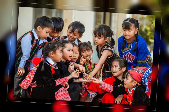 Các em học sinh dân vùng biên Tuy Đức
