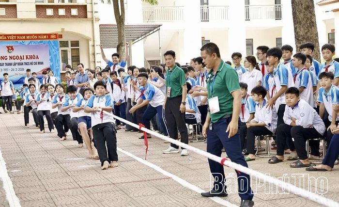 Các đội tham gia thi đấu môn kéo co.