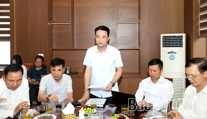 Đại diện lãnh đạo xã Quảng Yên báo cáo về công tác đền bù, GPMB triển khai dự án trên địa bàn.