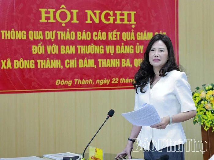 Đồng chí Bí thư Đảng ủy xã Thanh Ba Nguyễn Kim Chi phát biểu, làm rõ một số nội dung tình hình thực hiện nhiệm vụ tại địa phương.