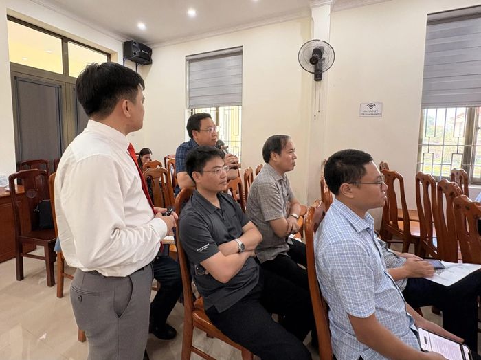 Các cơ quan, đơn vị thảo luận, trao đổi kinh nghiệm trong thực hiện những quy định mới của Luật Xây dựng 2025, Luật Đấu thầu 2023 - Ảnh: H.L