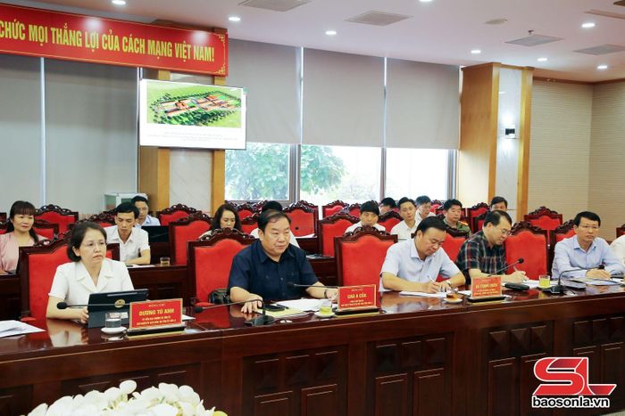 Các đại biểu dự cuộc làm việc.