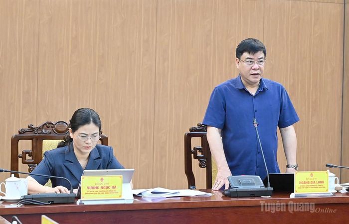 Đồng chí Hoàng Gia Long, Ủy viên Ban Thường vụ Tỉnh ủy, Phó Chủ tịch UBND tỉnh; đồng chí Vương Ngọc Hà, Ủy viên Ban Thường vụ Tỉnh ủy, Phó Chủ tịch UBND tỉnh chủ trì hội nghị.