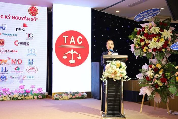  Bà Nguyễn Thúy Hồng, Giám đốc Công ty TNHH tư vấn đầu tư và đại lý thuế TAC. 
