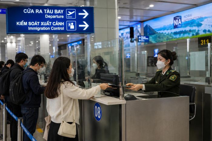 Người nộp thuế có thể nộp bổ sung trước khi làm thủ tục xuất cảnh để được gỡ tạm hoãn xuất cảnh. Ảnh minh họa