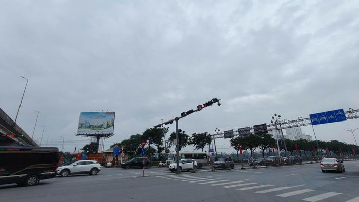 Thời tiết ngày 22/5, Thủ đô Hà Nội có mây, ban ngày xuất hiện nắng nóng, đêm không mưa.