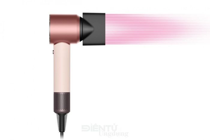 Với máy sấy tóc Dyson Supersonic Travel , dù ở nhà hay trên từng chuyến đi, bạn vẫn có thể nâng niu và tự tin với mái tóc của mình.