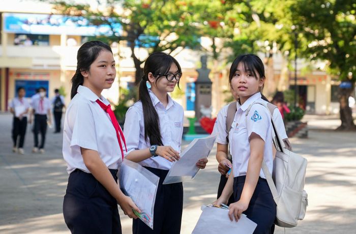 Thí sinh Đà Nẵng trong buổi thi Ngữ văn vào lớp 10 sáng 23/5. Ảnh: Báo Đà Nẵng