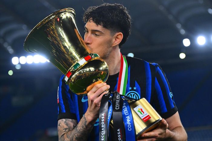 Bastoni là mục tiêu yêu thích của Mourinho. Ảnh: Inter