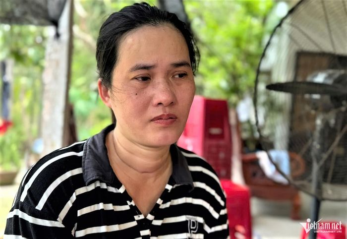 Chị Trang đau đớn trước sự ra đi đột ngột của con gái út.
