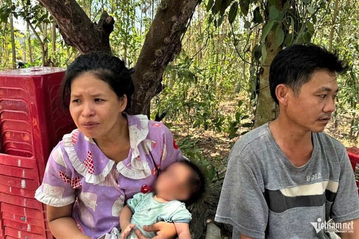 Vợ chồng anh Ngọc, chị Lựu thất thần khi cùng lúc mất hai con trong vụ đuối nước.