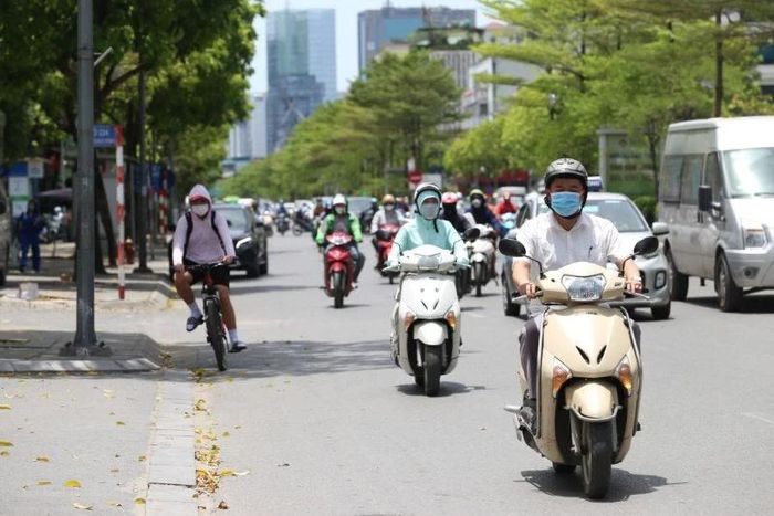 Thời tiết hôm nay cho thấy nhiều nơi nắng nóng gay gắt, nhiều nơi trên 38 độ C.