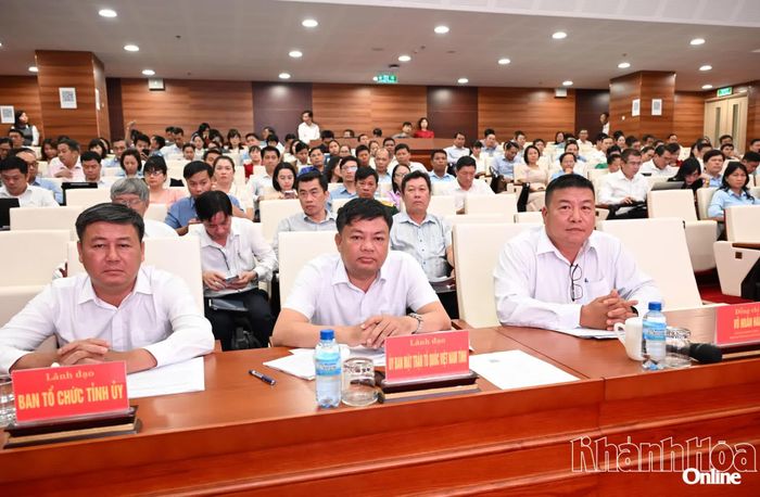 Các đại biểu tham dự hội nghị.