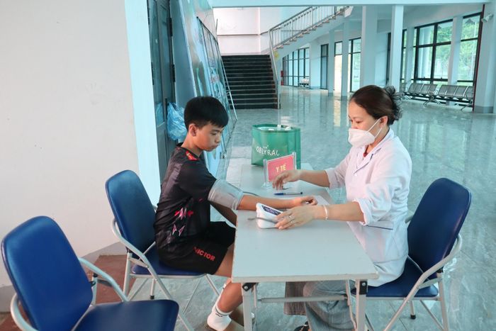 VĐV tham gia kiểm tra y tế.