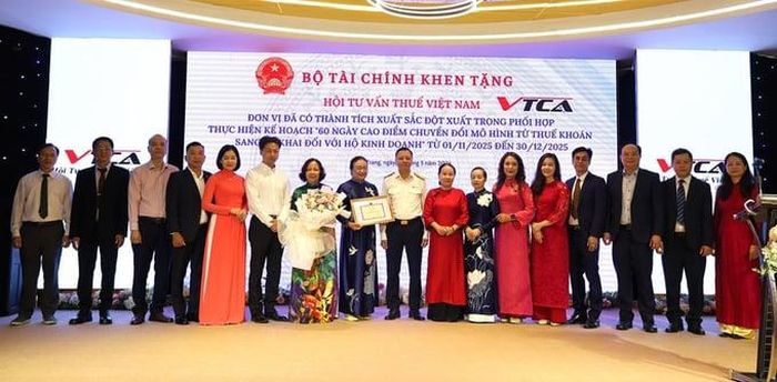  VTCA đã được Bộ Tài chính trao bằng khen. 