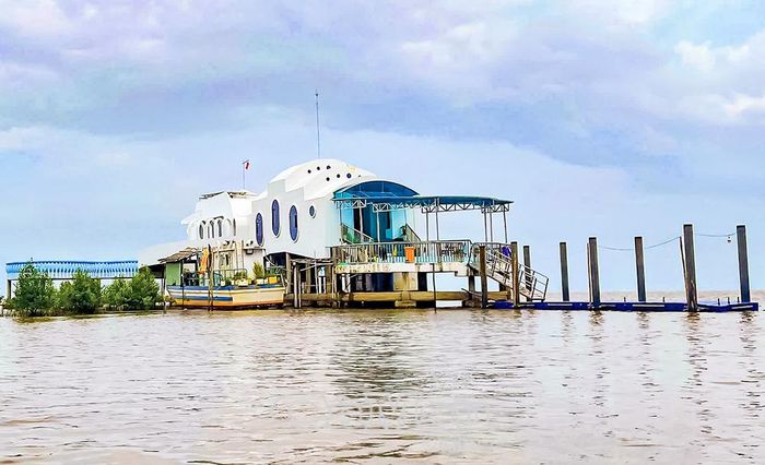 Du lịch tại Ðất Mũi đang phát triển với việc kết nối tour, tuyến. Ảnh: THÀNH TIẾN