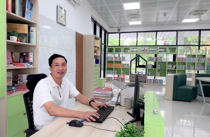 PGS.TS Nguyễn Việt Hùng - giảng viên khoa Ngữ văn trường Đại học Sư phạm Hà Nội. (Ảnh: NVCC)