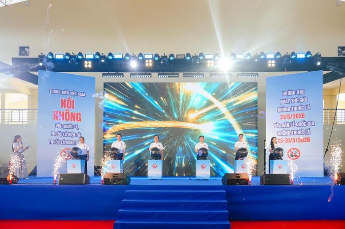 Các đại biểu đã cùng thực hiện nghi thức phát động chiến dịch truyền thông hưởng ứng Ngày Thế giới không thuốc lá 31/5 và Tuần lễ Quốc gia không thuốc lá năm 2026. Ảnh: PV