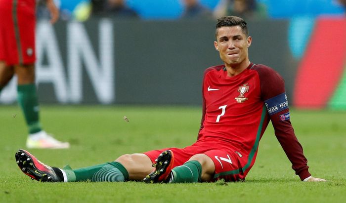  Ronaldo chịu nhiều cay đắng cùng Bồ Đào Nha. 