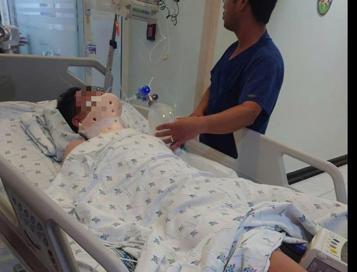 Em H. được điều trị tại Bệnh viện Nhi đồng Thành phố (TPHCM). Ảnh: Gia đình cung cấp.