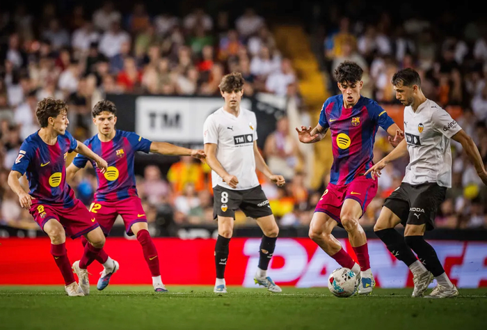 Dù nhận bàn thua trước nhưng Valencia giành chiến thắng ngược dòng trước Barca. Ảnh: FC Barcelona