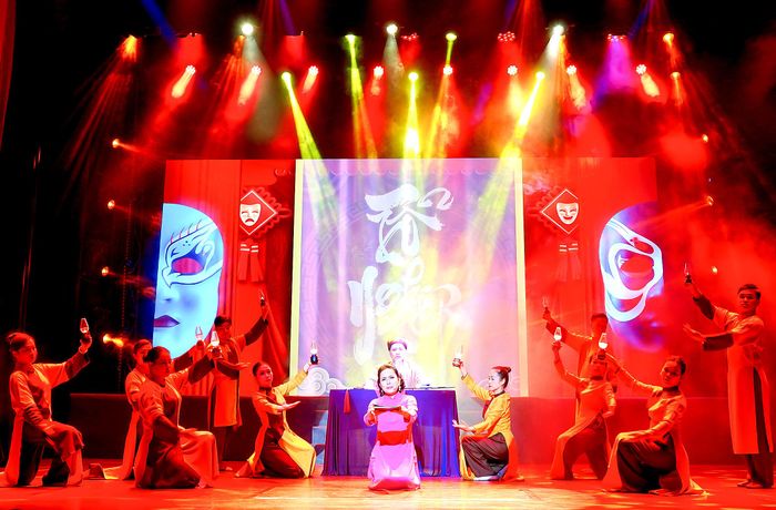  Trích đoạn "Chất ngọc Cầm Thi giang" của diễn viên Võ Vũ Linh, Trung tâm Văn hóa - Nghệ thuật TP Cần Thơ. Ảnh: THÚY BÌNH 