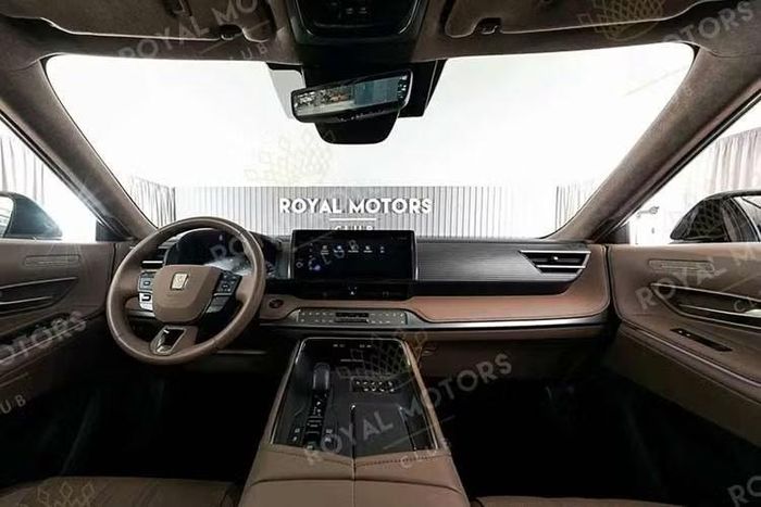 Việc các khách hàng thuộc tầng lớp thượng lưu tại Moscow có sẵn sàng chi trả một số tiền lớn như vậy để sở hữu một chiếc xe mang thương hiệu Century hay không vẫn là câu chuyện cần thời gian trả lời. Tuy nhiên, thị trường xe nhập khẩu tại Nga hiện tại cũng ghi nhận thêm một số lựa chọn khác liên quan đến dòng xe này.
