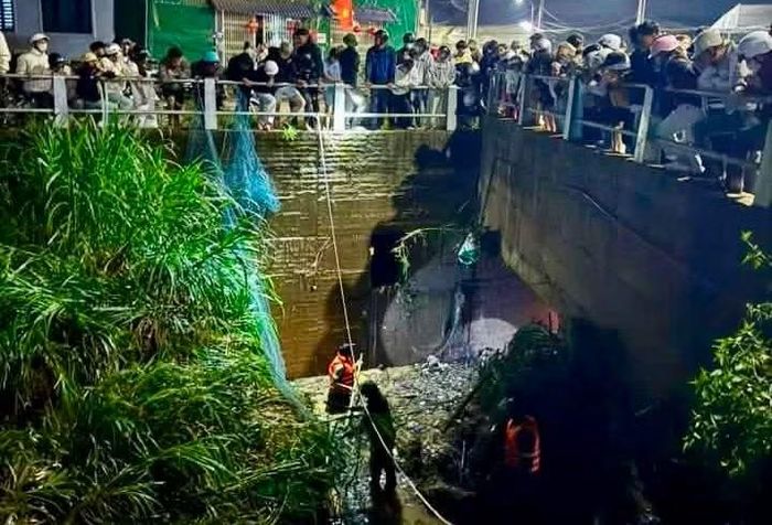 Gần 60 người vẫn đang nỗ lực tìm kiếm nạn nhân.