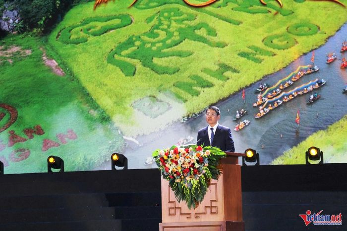 Ông Trần Song Tùng, Phó Chủ tịch Thường trực UBND tỉnh Ninh Bình phát biểu khai mạc Tuần Du lịch Ninh Bình