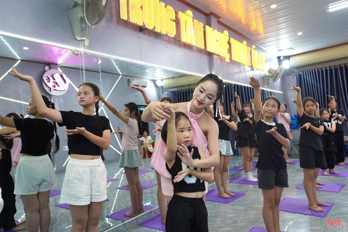 Các tiết học múa, nhảy sôi động khiến trẻ thích thú, hào hứng.