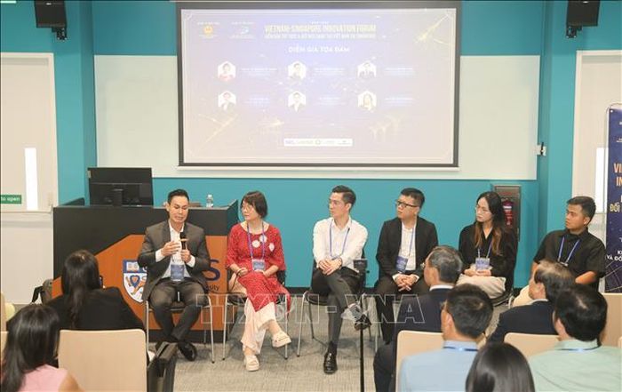 Các diễn giả chia sẻ và trao đổi về các giải pháp thúc đẩy khoa học công nghệ và đổi mới sáng tạo tại Việt Nam. Ảnh: Ngọc Khương/Pv TTXVN tại Singapore