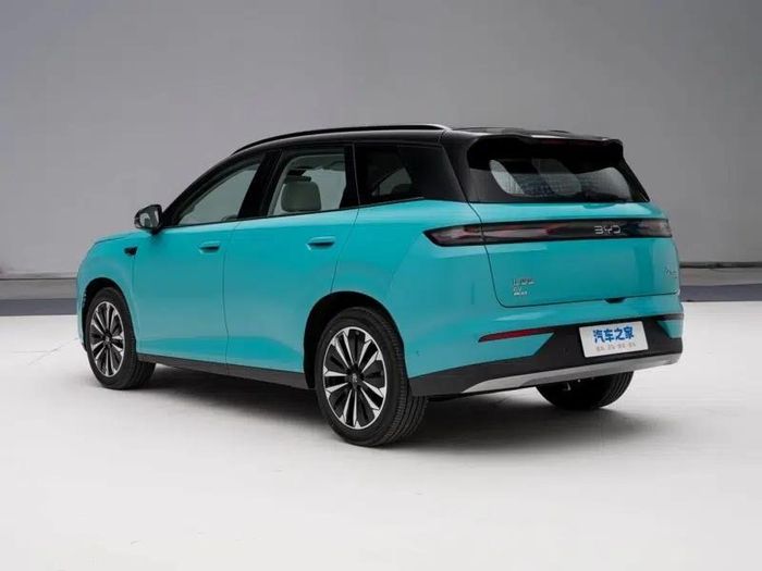 Mẫu Atto 3 thế hệ thứ ba có công suất 200 kW hoặc 240 kW tùy phiên bản.