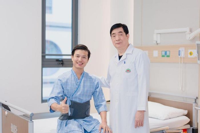 Người bệnh được theo dõi và chăm sóc sau phẫu thuật tại Bệnh viện Đa khoa Hồng Ngọc.