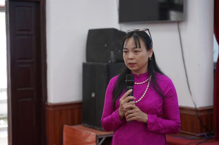 Tiến sĩ Vũ Hoài Phương - Giảng viên chính Học viện Báo chí và Tuyên truyền trình bày tham luận tại hội thảo.