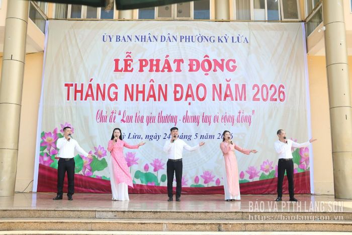 Tiết mục văn nghệ biểu diễn tại buổi lễ
