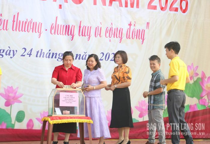 Các đại biểu tham gia ủng hộ Quỹ “Tháng Nhân đạo năm 2026”