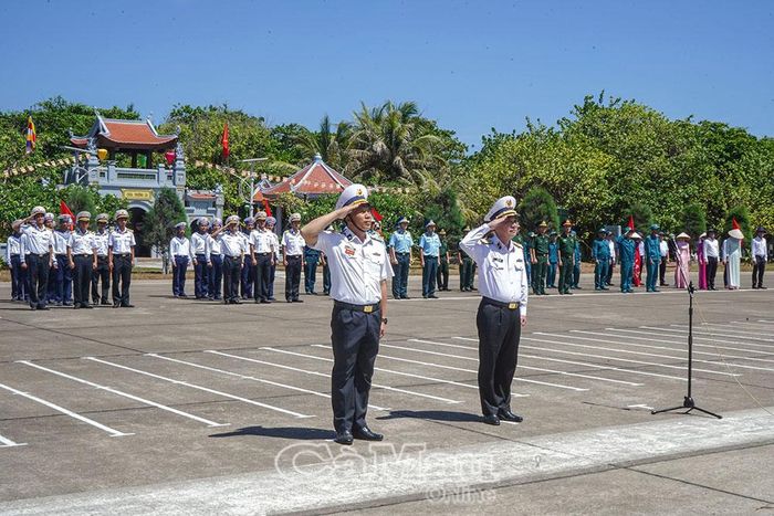 Bài Quốc ca vang lên như lời khẳng định mạnh mẽ chủ quyền biển đảo thiêng liêng của Tổ quốc.